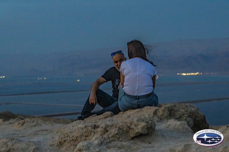 קבלת שבת מהסרטים עם סובארו וחברים בשטח: מגבהים למעמקים בהר סדום